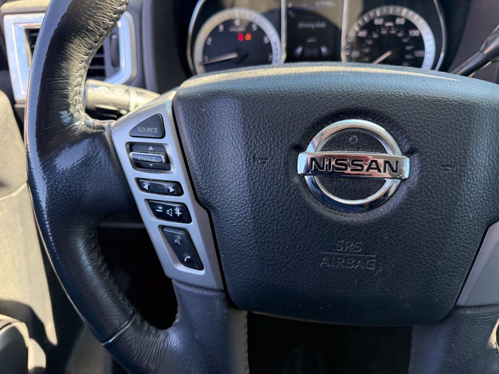 Used 2019 Nissan Titan SV w/ SV Convenience Package RWD image 19