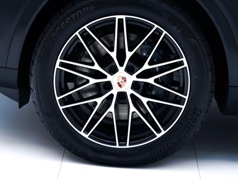 New 2026 Porsche Cayenne image 12