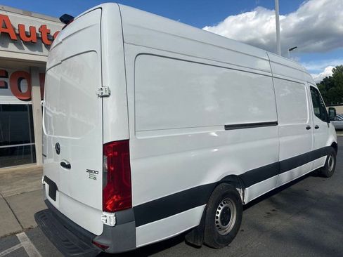 Used 2021 Mercedes-Benz Sprinter 2500 w/ Driver Convenience Package image 6