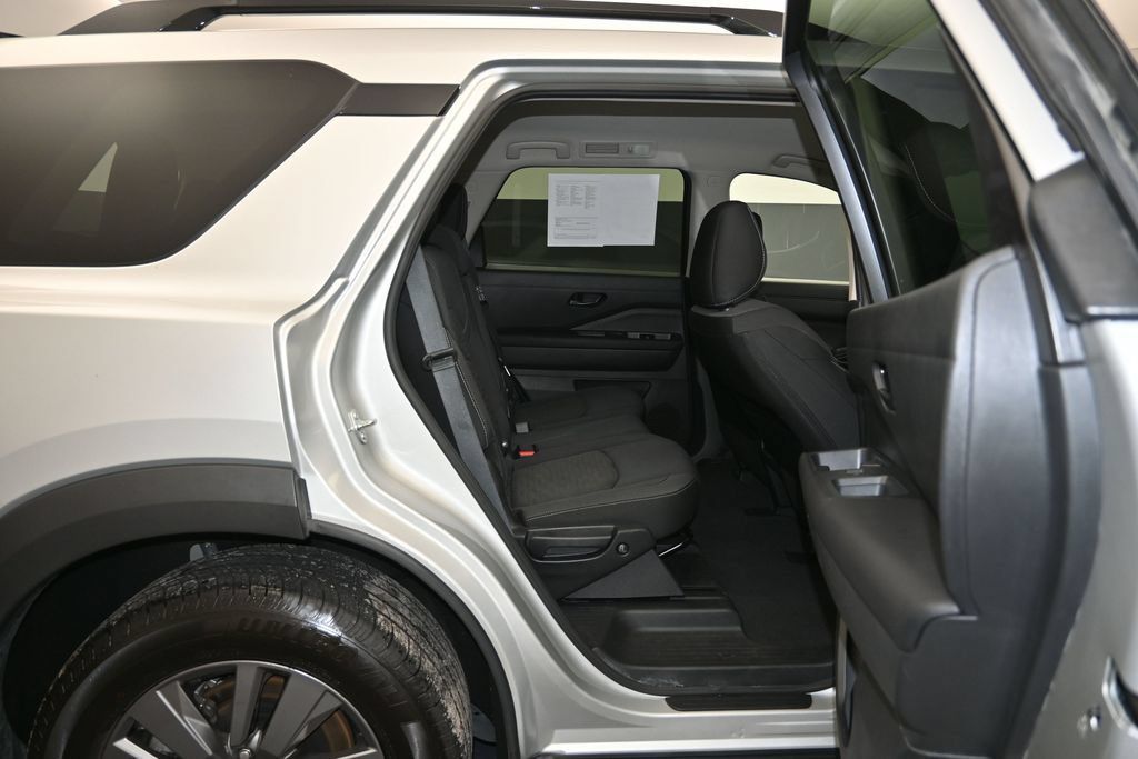 Used 2025 Nissan Pathfinder SV FWD image 26