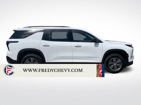 Used 2025 Chevrolet Traverse LT FWD image 6
