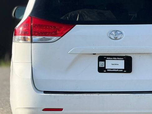 Used 2012 Toyota Sienna LE FWD image 13