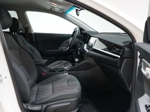 Used 2022 Kia Niro LX image 35