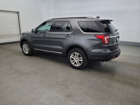 Used 2018 Ford Explorer XLT image 3