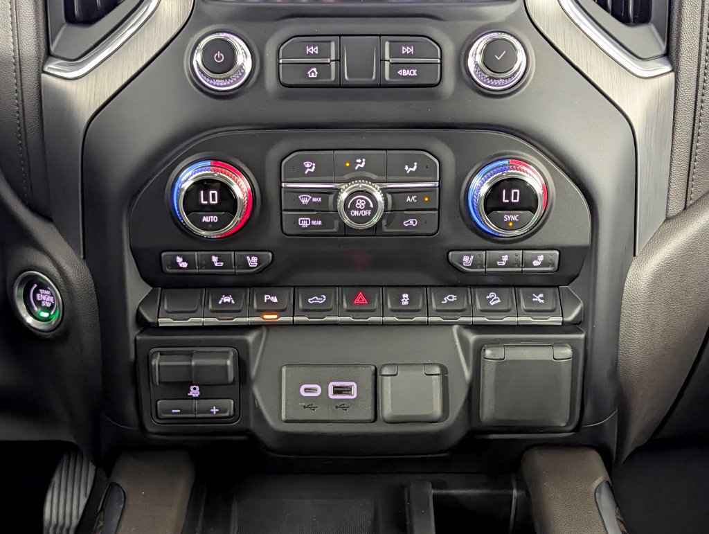 Used 2022 GMC Sierra 1500 Denali w/ Denali Premium Package AWD/4WD image 16