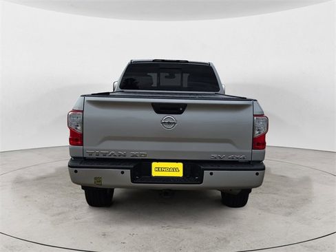 Used 2018 Nissan Titan SV w/ SV Convenience Package image 4
