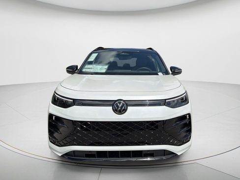 New 2026 Volkswagen Tiguan SE R-Line FWD image 2