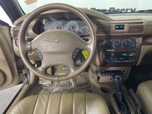 Used 2003 Chrysler Sebring LXi image 7