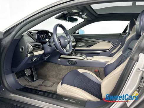 Used 2025 Aston Martin Vanquish image 9