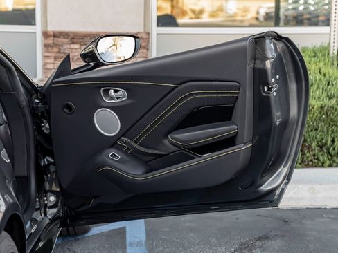 Used 2023 Aston Martin V8 Vantage Roadster image 20