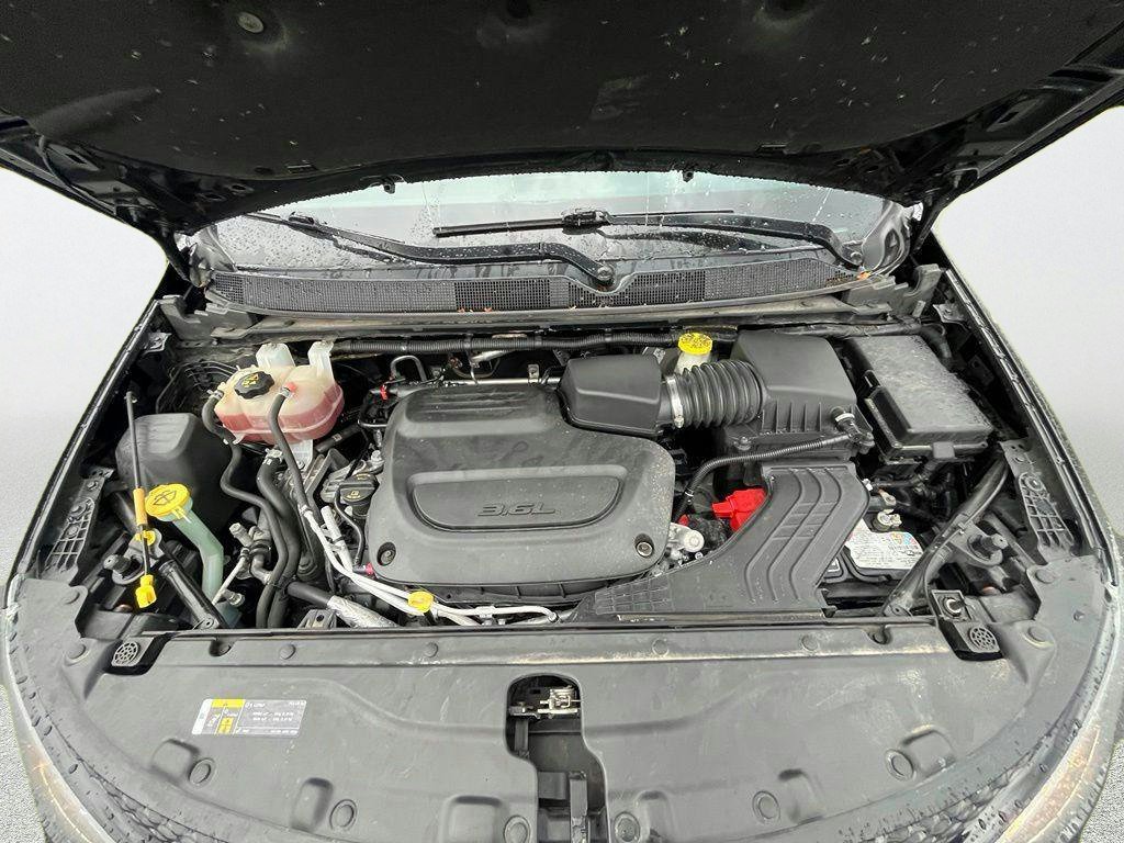 Used 2020 Chrysler Pacifica Touring-L AWD/4WD image 28