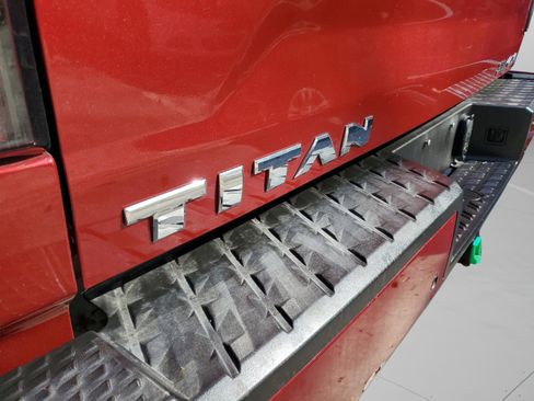 Used 2020 Nissan Titan SL w/ Moonroof Package image 33
