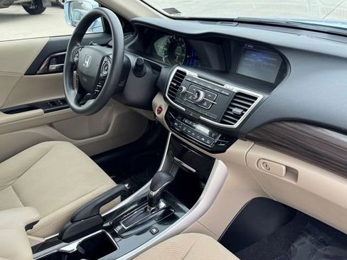 Used 2017 Honda Accord Hybrid Sedan image 8