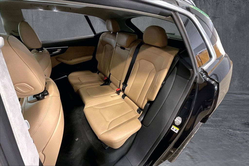 Used 2019 Audi Q8 Prestige w/ Luxury Package AWD/4WD image 23