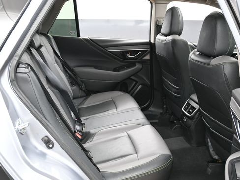 Used 2025 Subaru Outback Onyx Edition AWD/4WD image 32