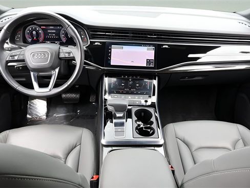 Used 2019 Audi Q8 Premium image 14