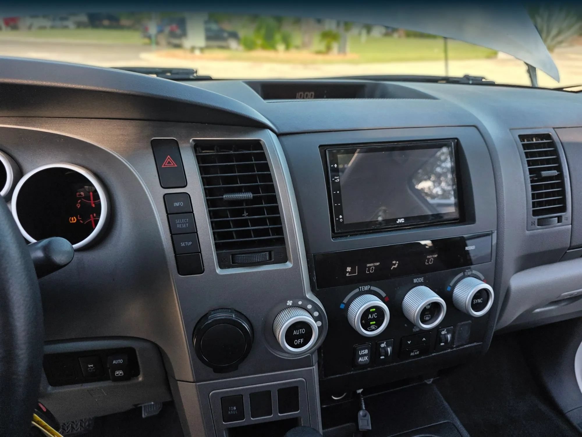 Used 2015 Toyota Sequoia SR5 w/ Premium Package RWD image 18