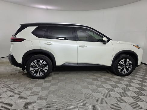 Used 2021 Nissan Rogue SV w/ Premium Package FWD image 10