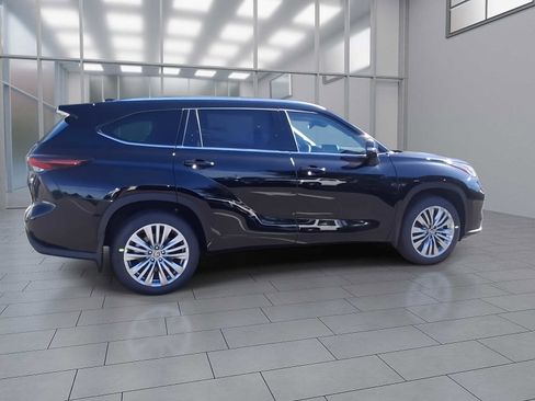 New 2026 Toyota Highlander Platinum AWD/4WD image 7