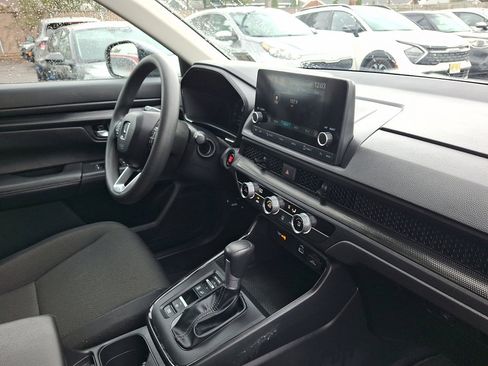 Used 2025 Honda CR-V LX image 12