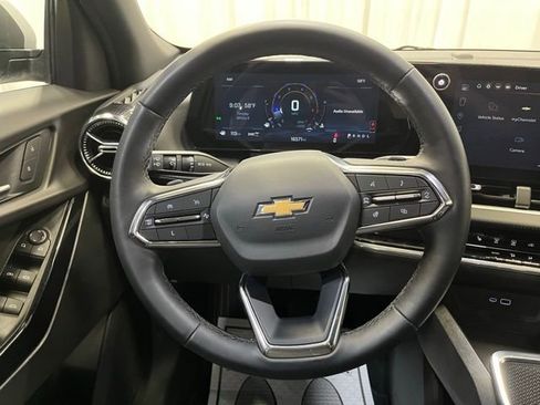 Used 2025 Chevrolet Equinox LT image 18