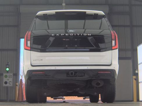 Used 2025 Ford Expedition Active image 9