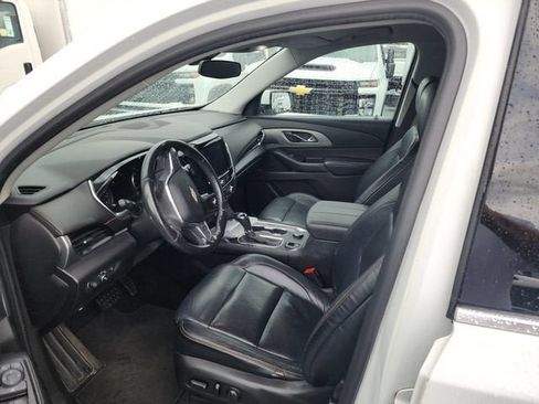 Used 2019 Chevrolet Traverse LT FWD image 3