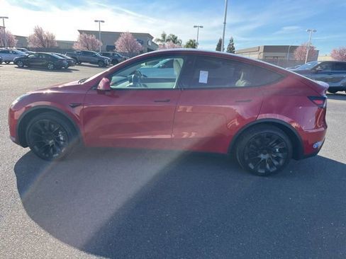 Used 2021 Tesla Model Y Long Range image 8