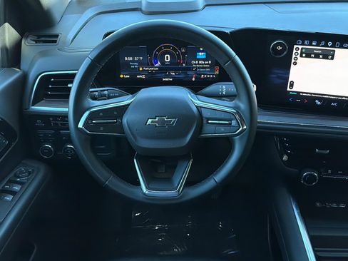 Used 2025 Chevrolet Suburban Z71 AWD/4WD image 11