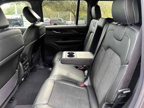 New 2025 Jeep Grand Cherokee Altitude image 39