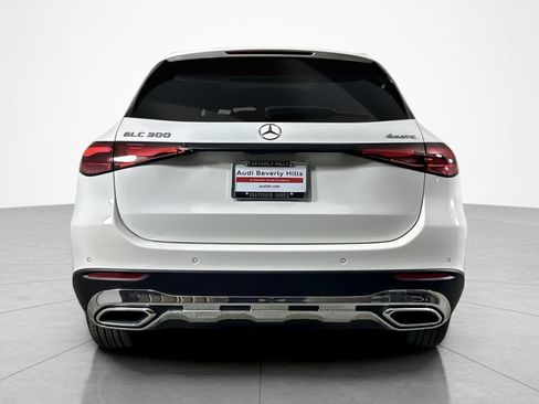 Used 2025 Mercedes-Benz GLC 300 4MATIC image 4