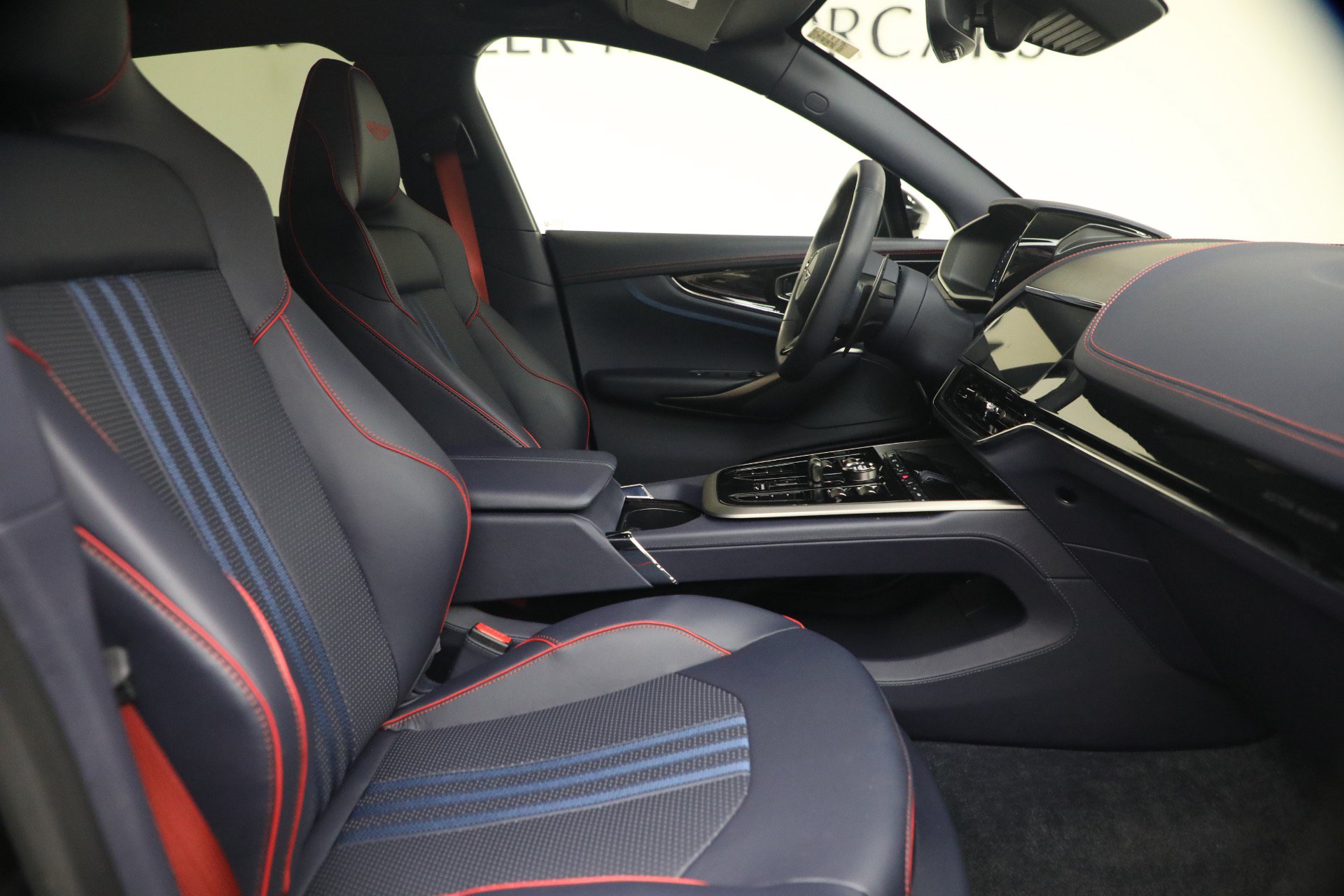 Used 2025 Aston Martin DBX 707 AWD/4WD image 23