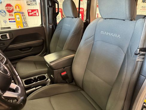 Used 2020 Jeep Wrangler Unlimited Sahara image 17