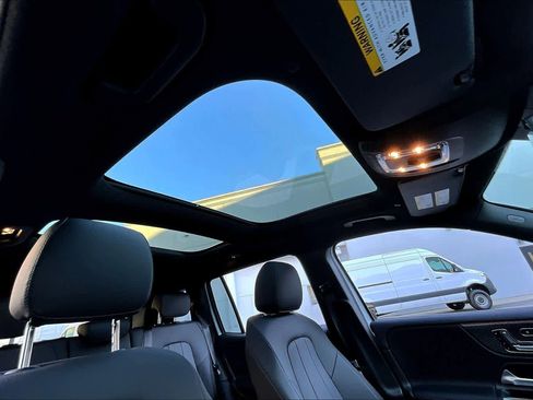 Used 2025 Mercedes-Benz GLB 250 image 13