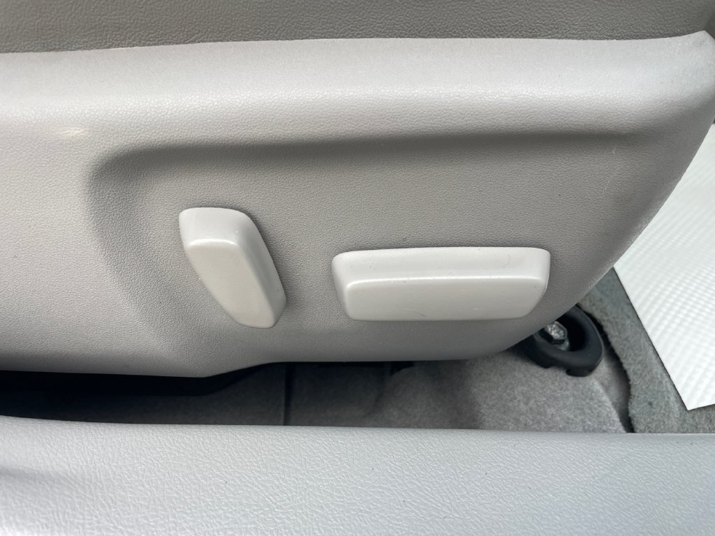 Used 2013 Toyota Camry XLE FWD image 12