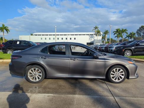 Used 2021 Toyota Camry LE image 4
