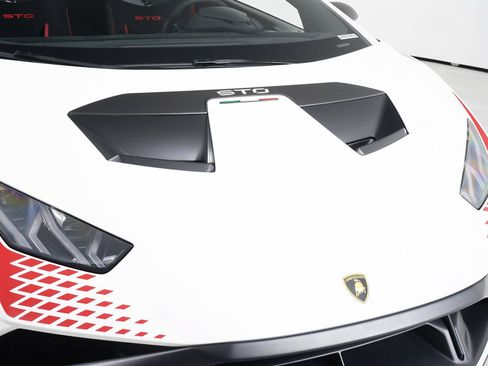 Used 2022 Lamborghini Huracan STO RWD image 17