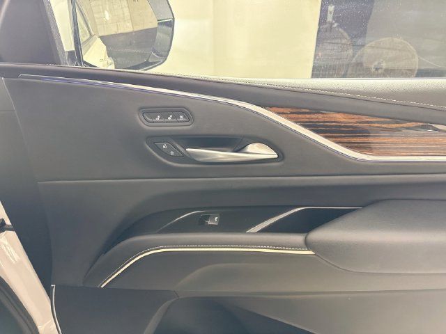 Used 2023 Cadillac Escalade ESV Premium Luxury AWD/4WD image 30