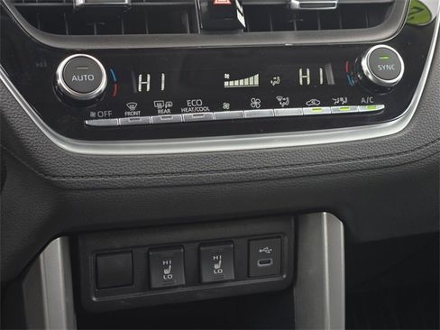 Used 2023 Toyota Corolla Cross XLE image 22