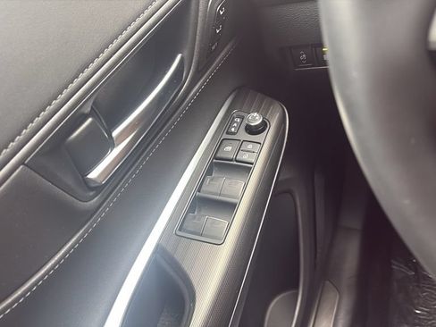 Used 2024 Toyota Venza Limited AWD/4WD image 18