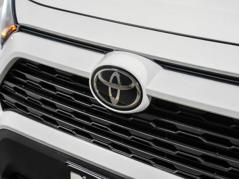 Certified 2022 Toyota RAV4 LE FWD image 9