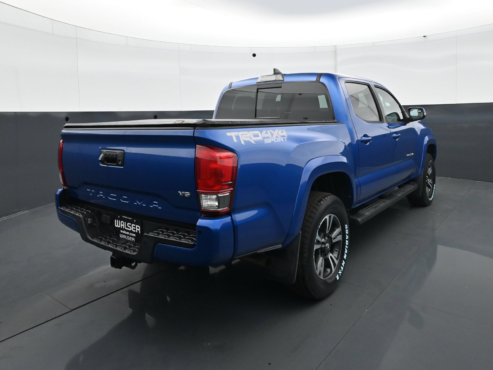 Used 2017 Toyota Tacoma TRD Sport w/ Premium & Technology Package AWD/4WD image 6