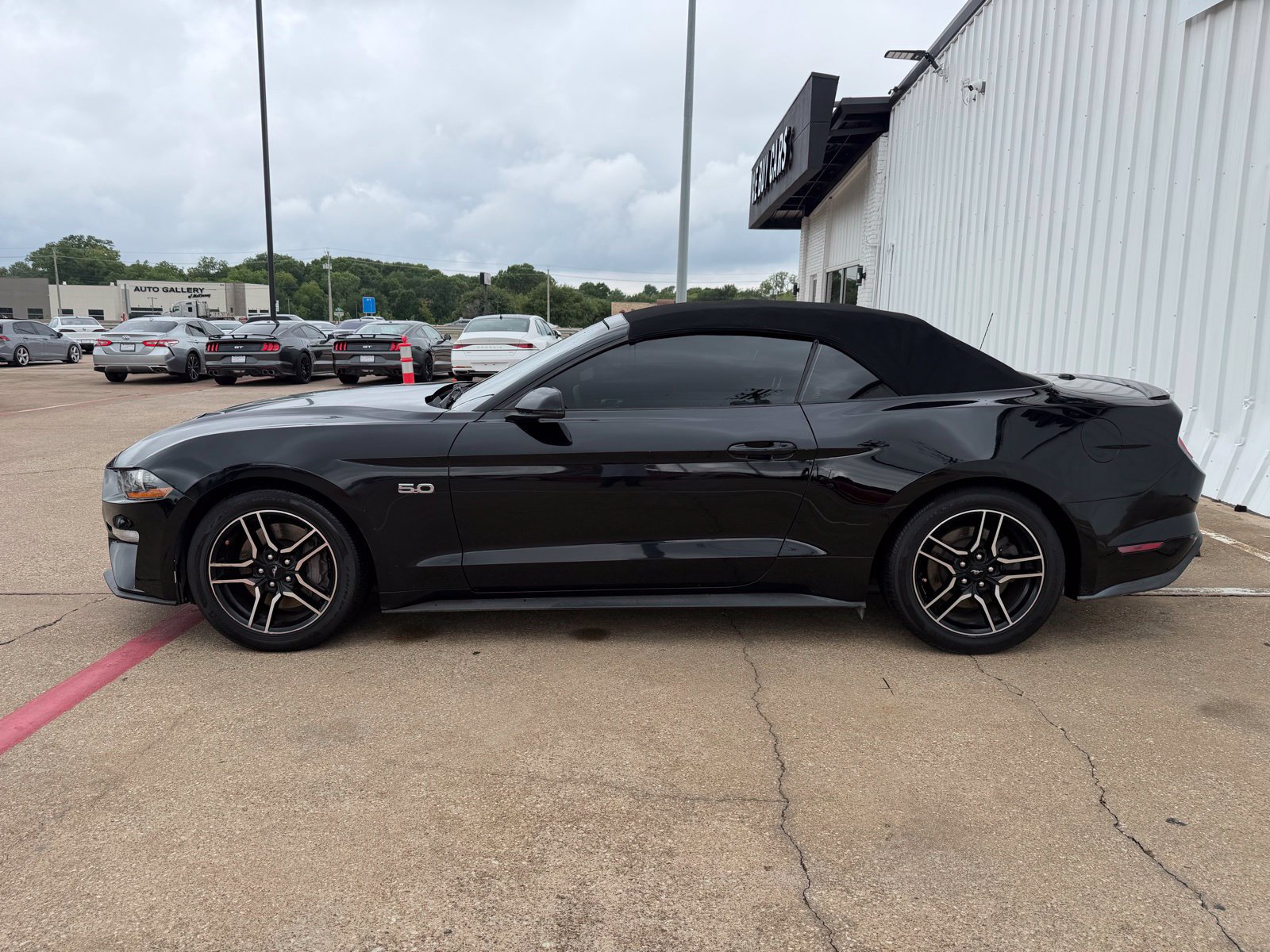 Used 2020 Ford Mustang GT Premium RWD image 3
