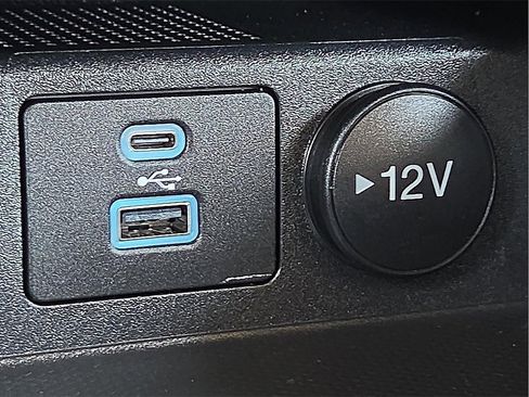 Used 2022 Ford Escape SE w/ SE Sport Appearance Package image 18