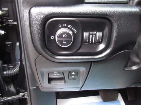 Used 2019 RAM 1500 Laramie image 26