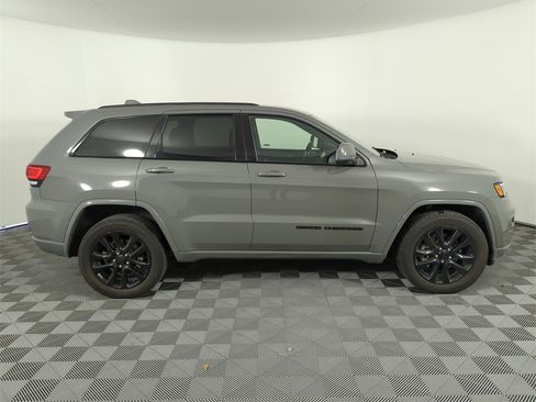 Used 2021 Jeep Grand Cherokee Laredo X image 4