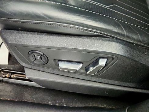 Used 2019 Audi e-tron Prestige w/ Prestige Package image 12