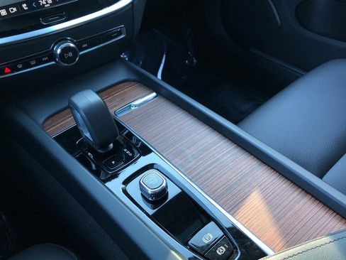 Used 2025 Volvo V60 B5 Cross Country Plus image 31