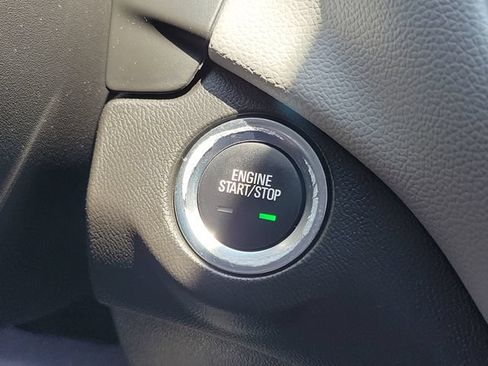 Used 2023 Chevrolet Equinox LT w/ Driver Convenience Package FWD image 7