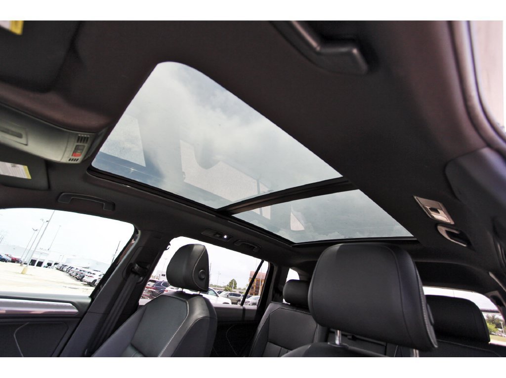 Used 2023 Volkswagen Tiguan SE R-Line FWD image 35